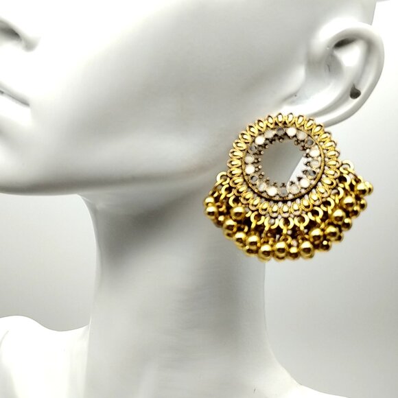 Vintage-style Ornate Round Golden Post-Stud Statement Earrings - Picture 3 of 11
